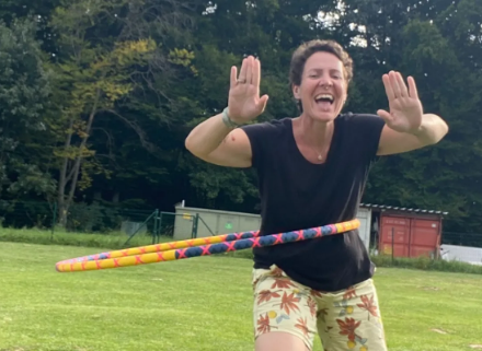 Anita beim Waisthooping